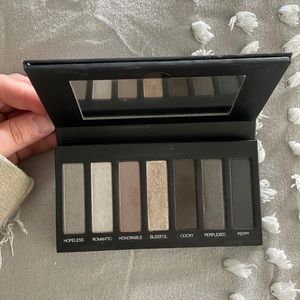 Younique shadow palette